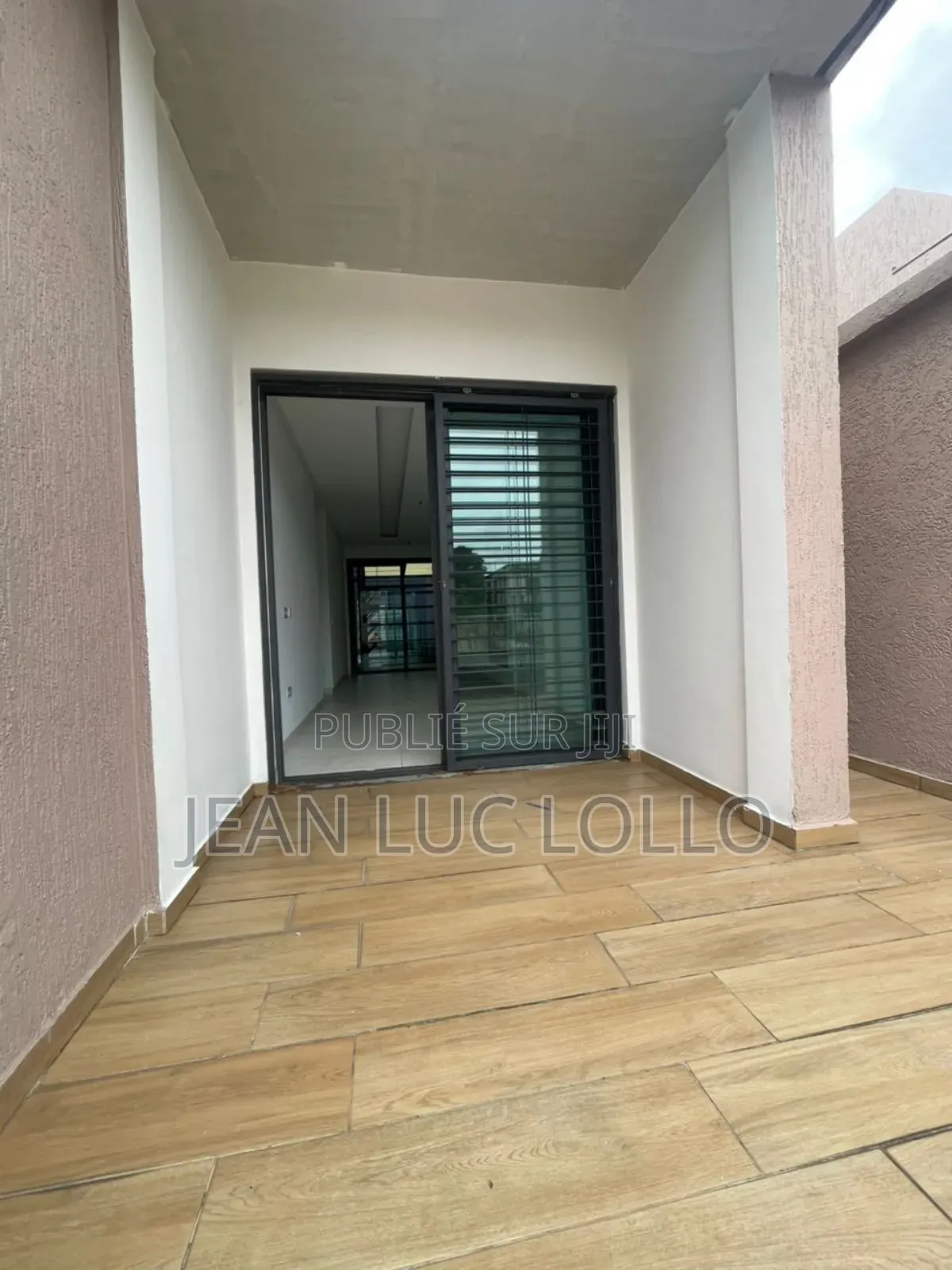 7chbre Duplex dans Lollo, Yopougon à Louer