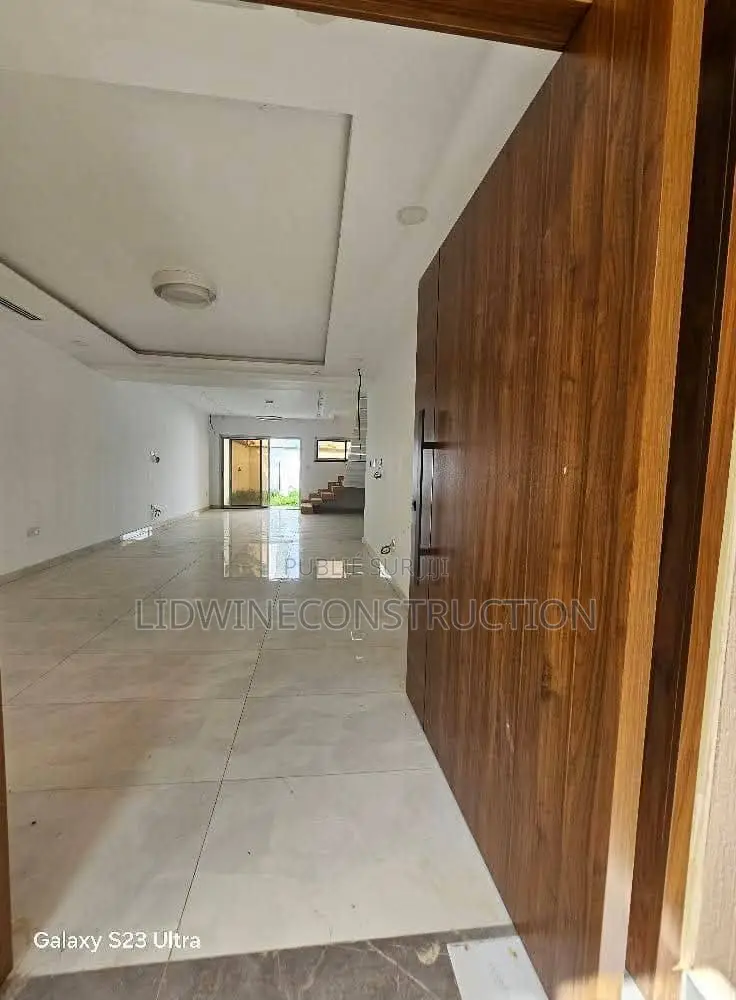 4chbre Duplex dans Bingerville à Vendre