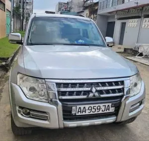 Mitsubishi Pajero 2023 Gris