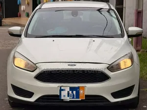 Photo - Ford Focus 2018 Blanc