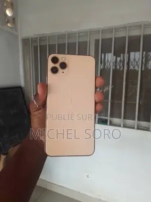 Photo - Apple iPhone 11 Pro Max 64 GB Doré