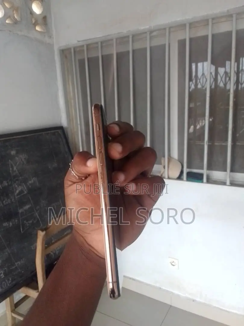 Apple iPhone 11 Pro Max 64 GB Doré