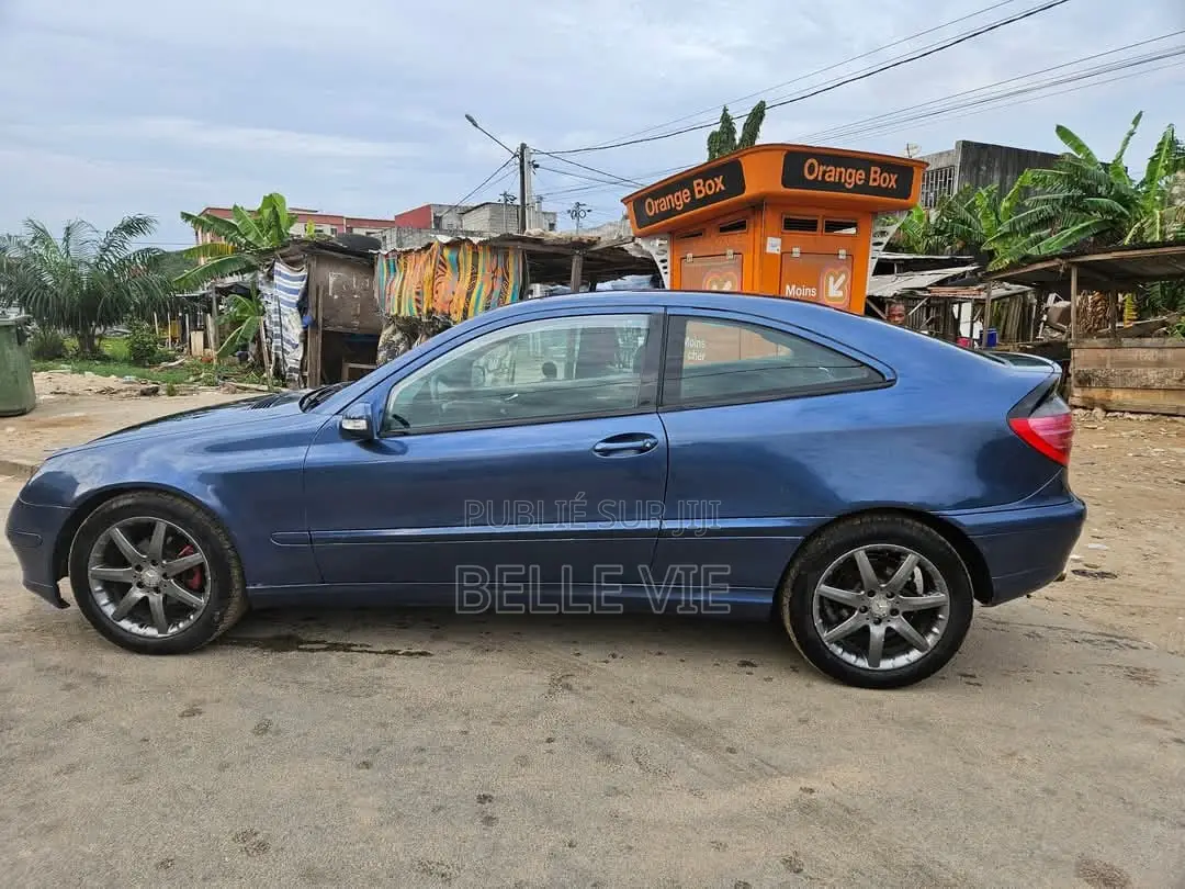 Mercedes-Benz C200 2002 Blue
