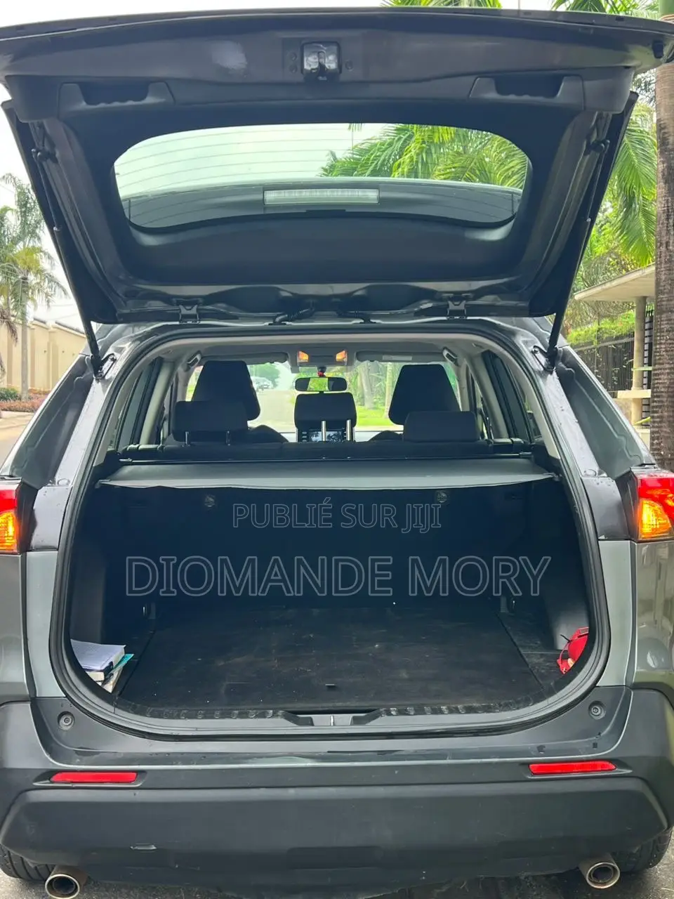 Toyota RAV4 XLE 2022 Gris