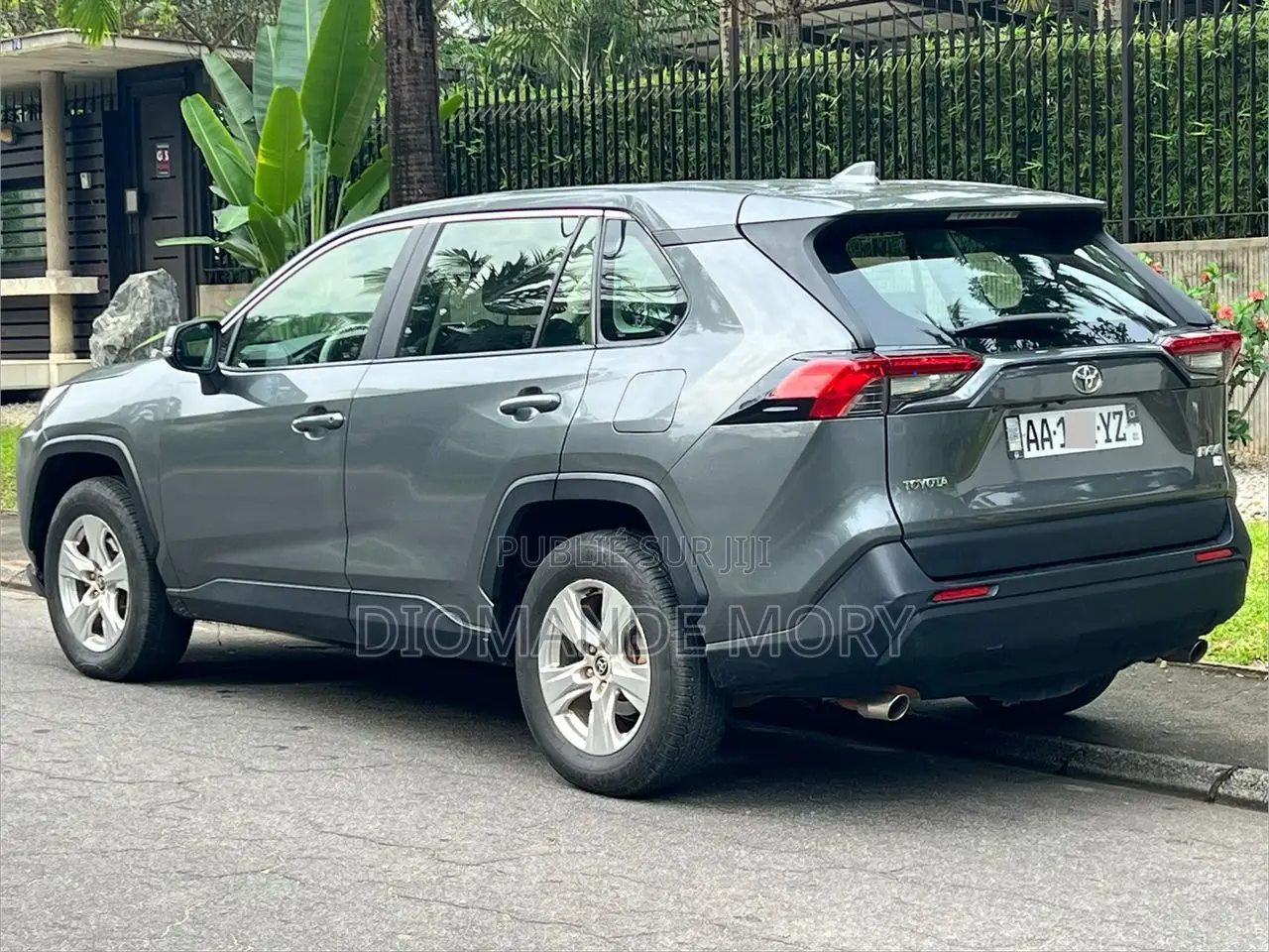 Toyota RAV4 XLE 2022 Gris