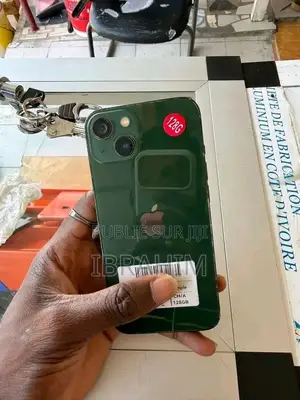 Photo - Apple iPhone 13 128 GB Vert
