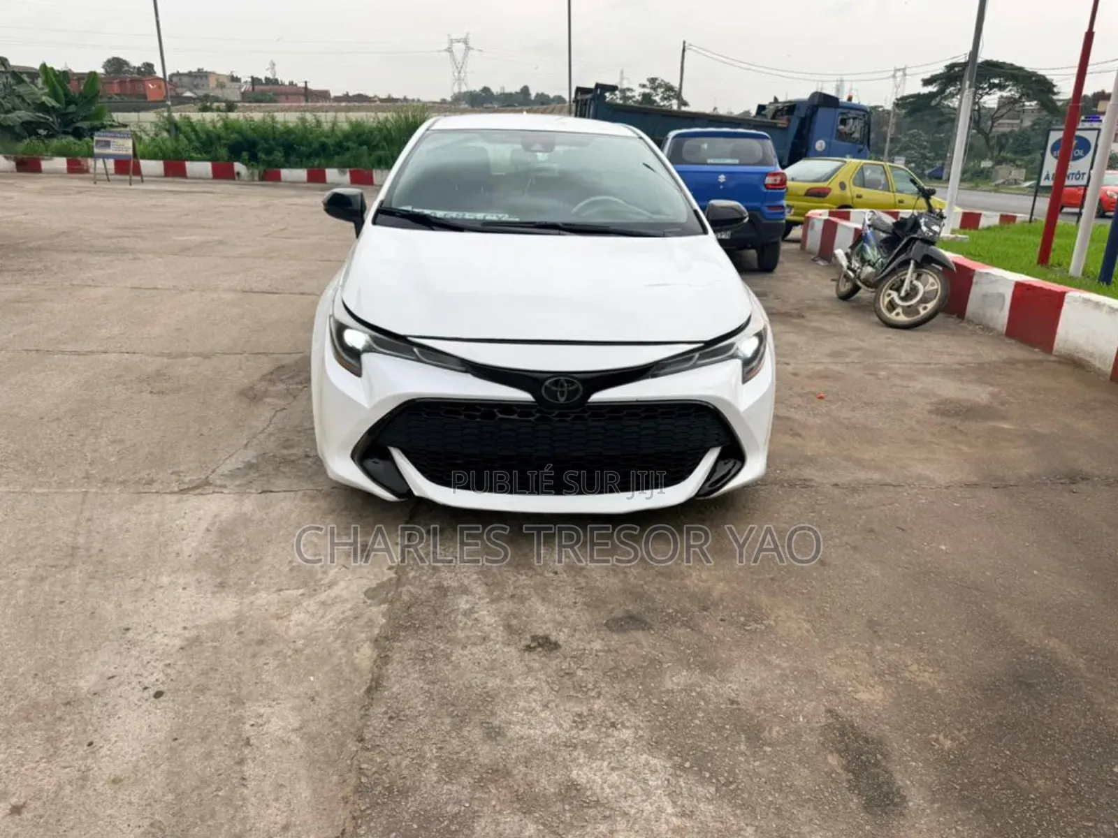Toyota Corolla SE (1.8L 4cyl 2A) 2019 Blanc