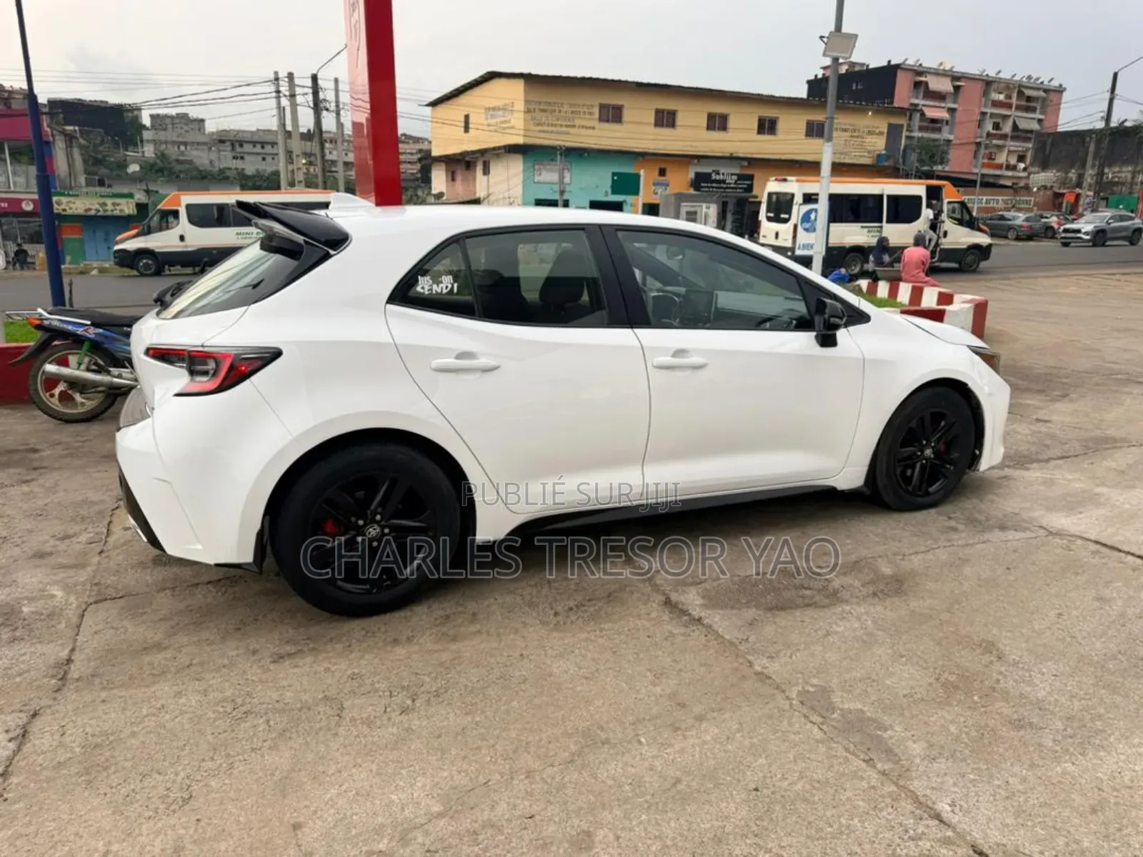Toyota Corolla SE (1.8L 4cyl 2A) 2019 Blanc