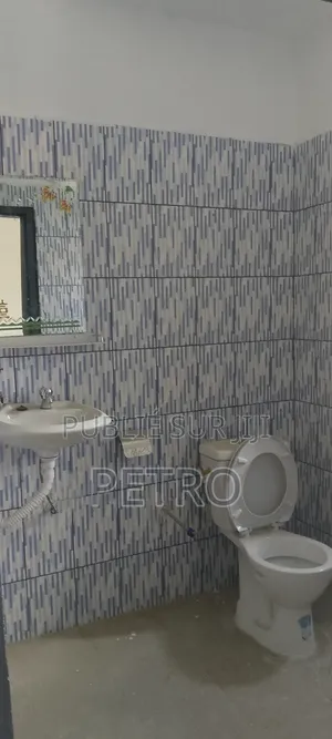 3 Chambres Salon À Louer