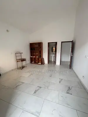 9chbre Duplex dans Cocody à Louer