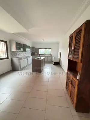 9chbre Duplex dans Cocody à Louer