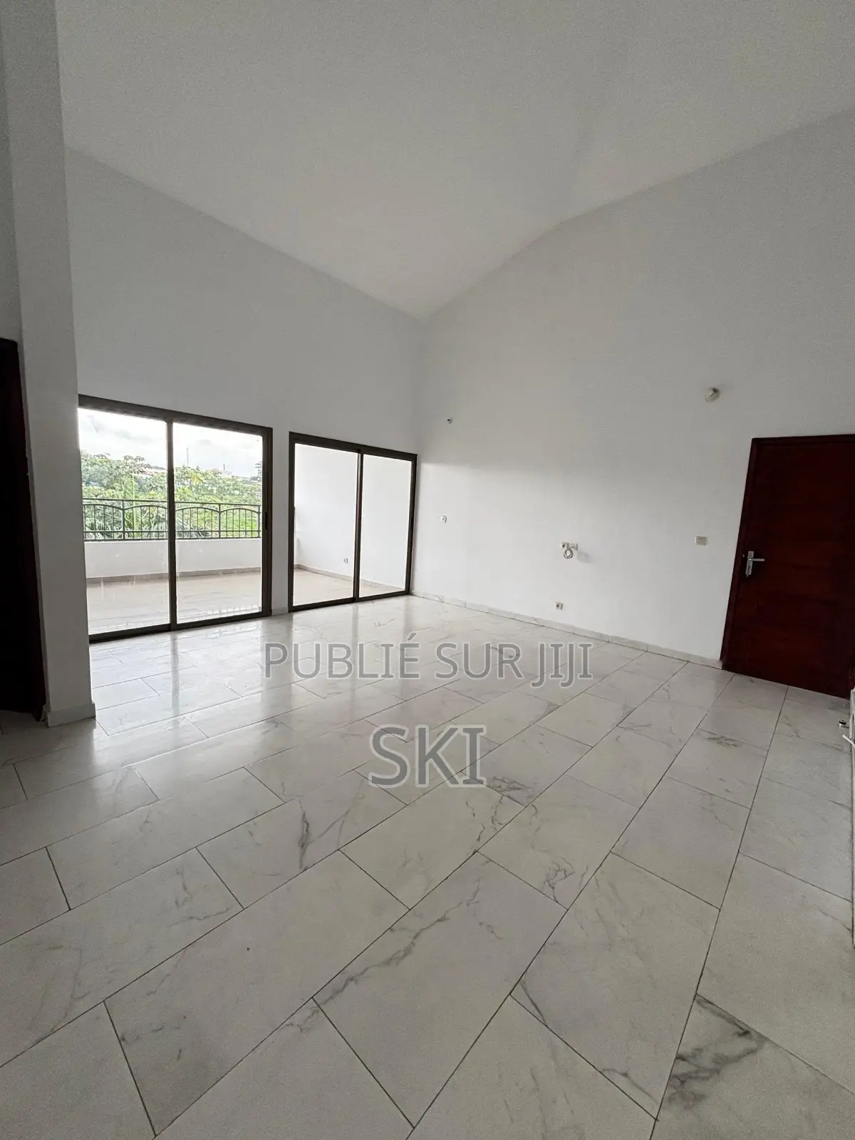 9chbre Duplex dans Cocody à Louer