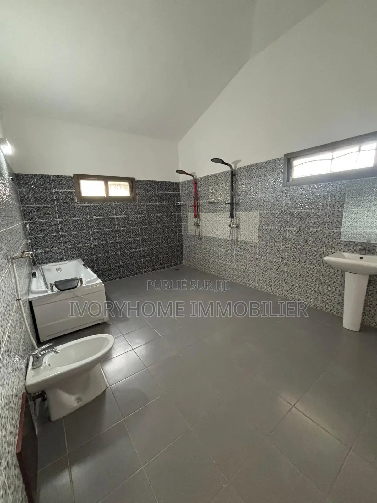 9chbre Duplex dans Cocody à Louer