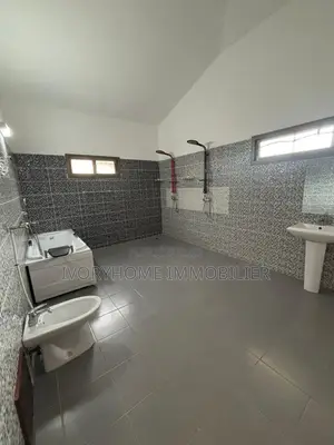 9chbre Duplex dans Cocody à Louer