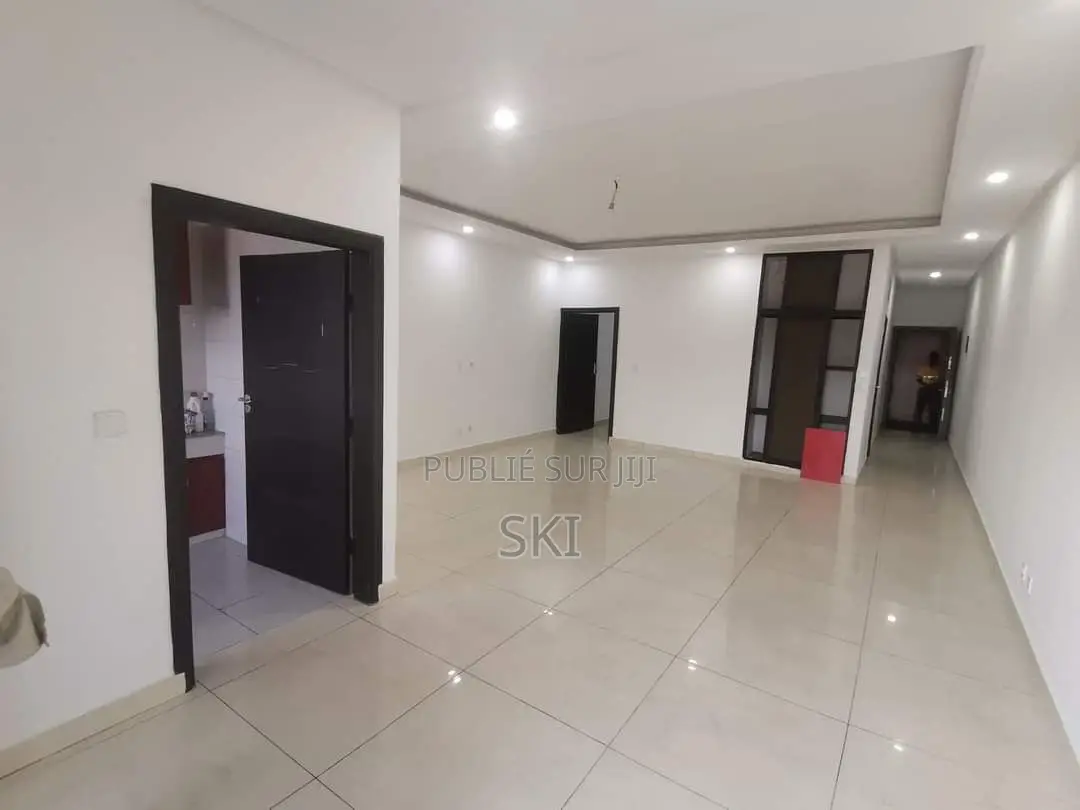 1chbre Appartement dans Cocody à Louer