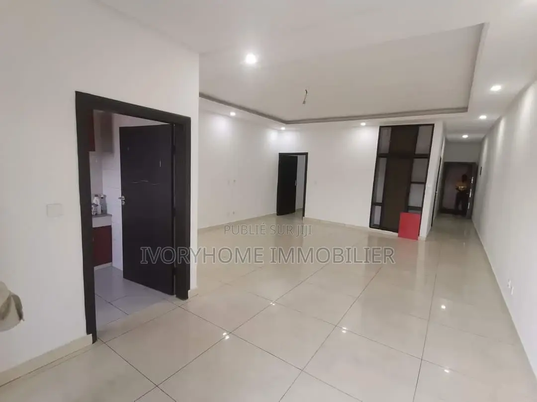 1chbre Appartement dans Cocody à Louer