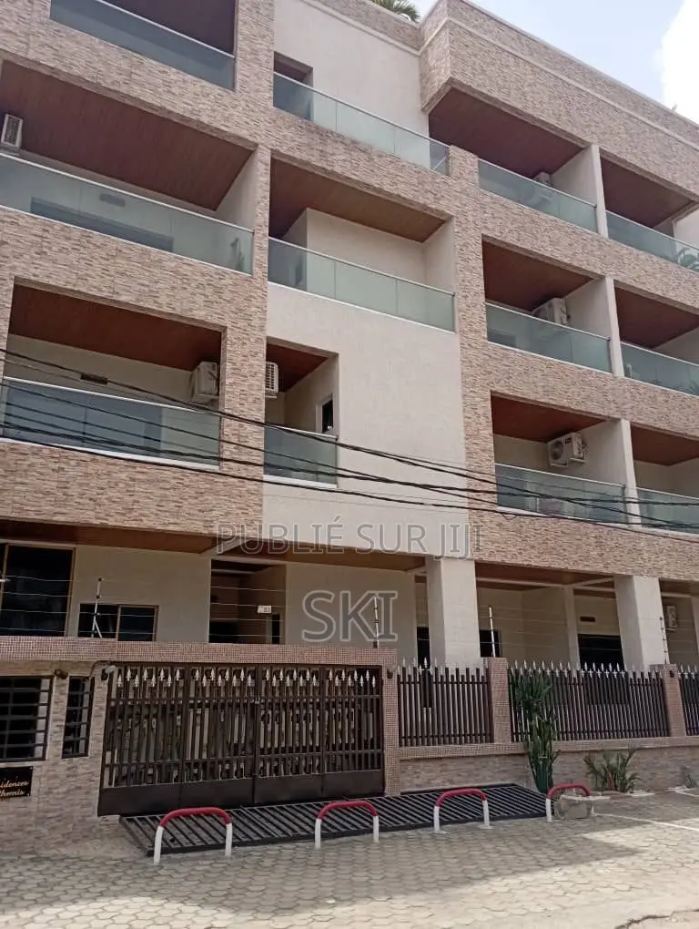 1chbre Appartement dans Cocody à Louer