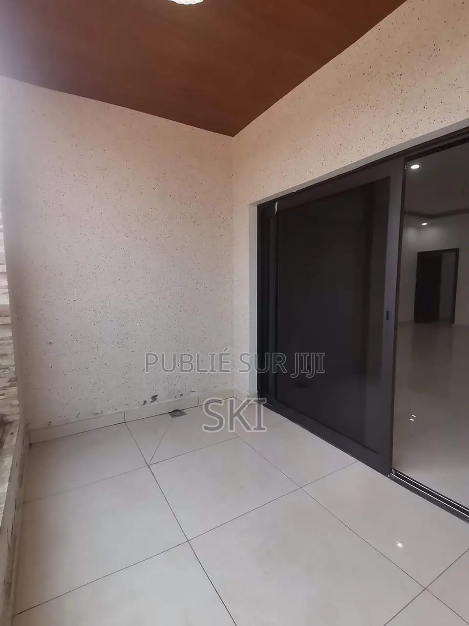 1chbre Appartement dans Cocody à Louer