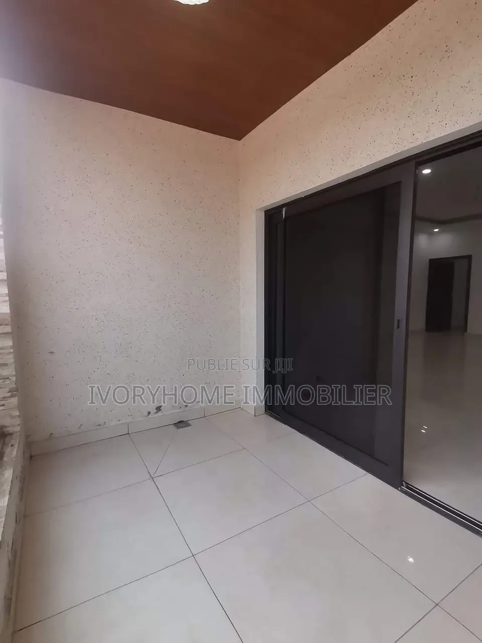 1chbre Appartement dans Cocody à Louer