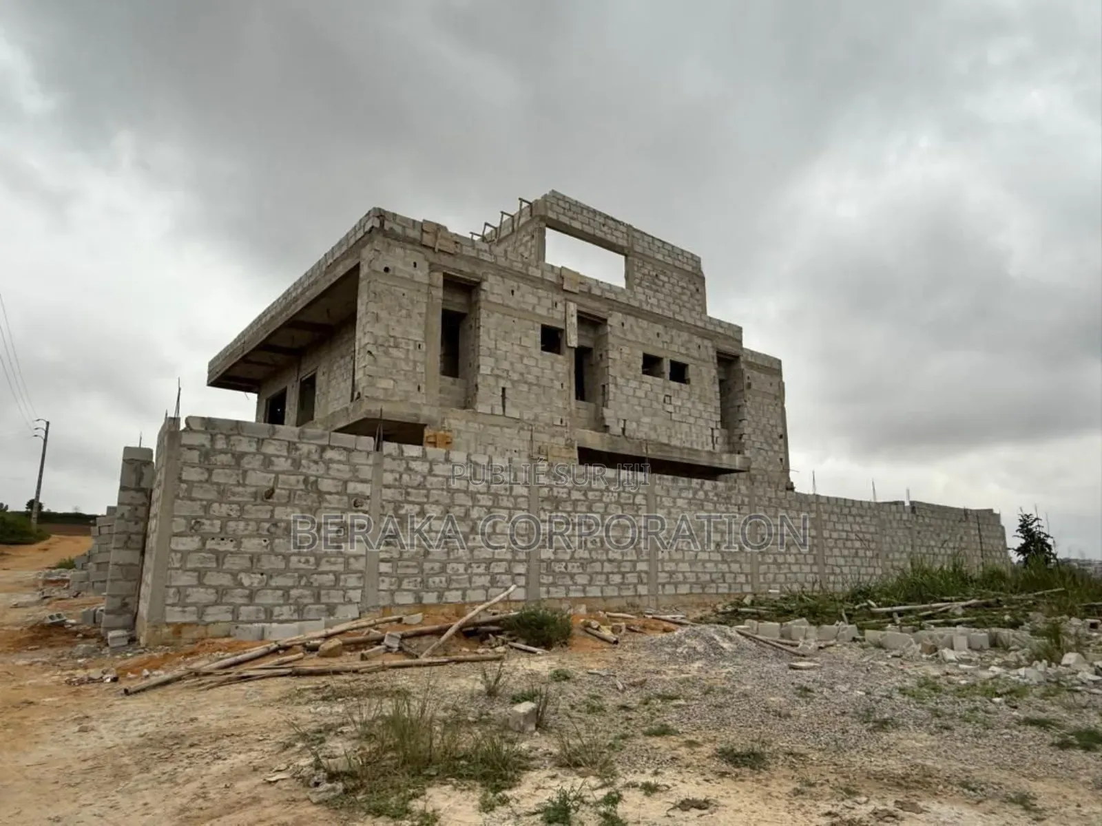 5chbre Duplex dans Beraka Corporation, Bingerville à Vendre