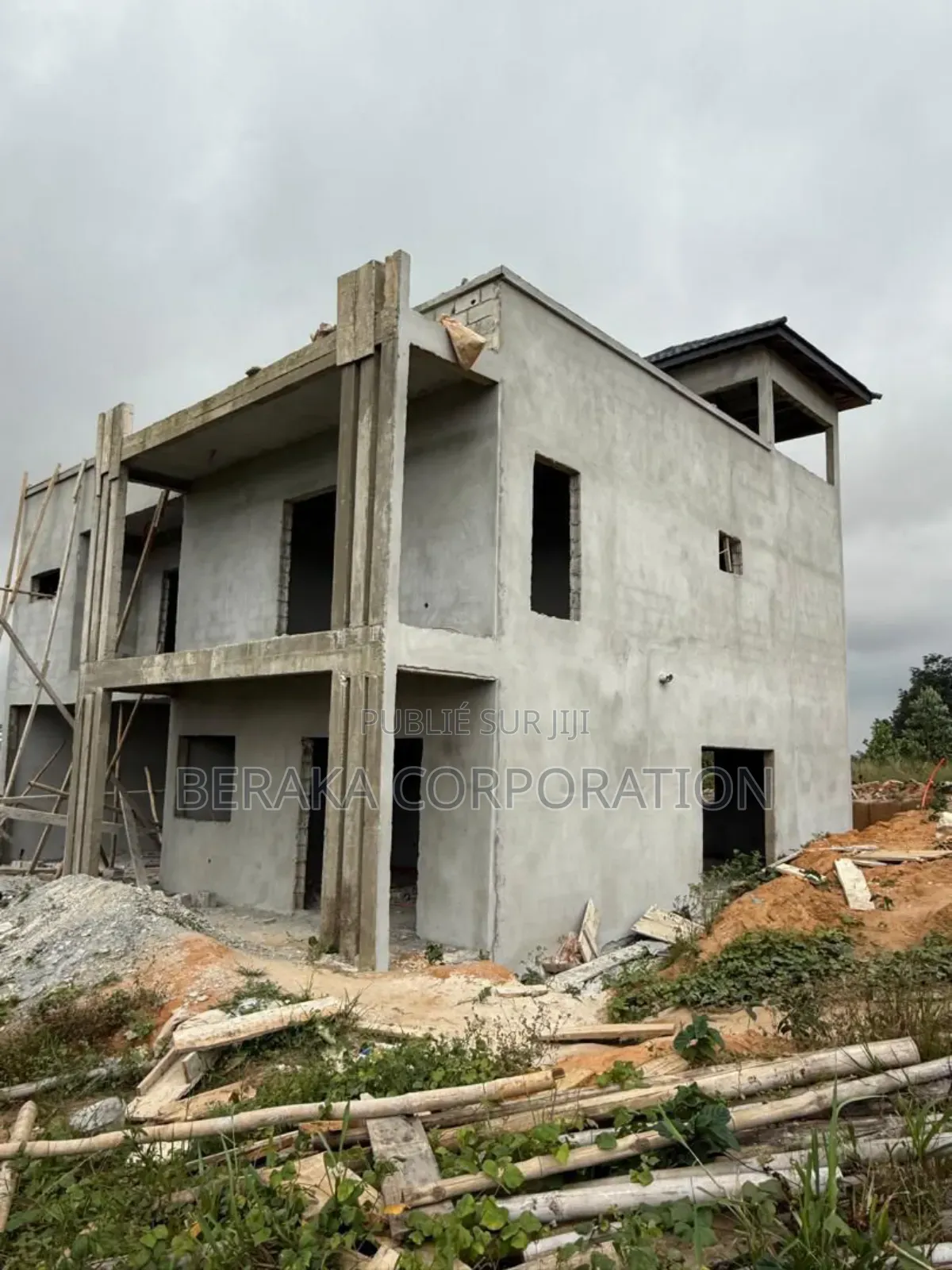 5chbre Duplex dans Beraka Corporation, Bingerville à Vendre