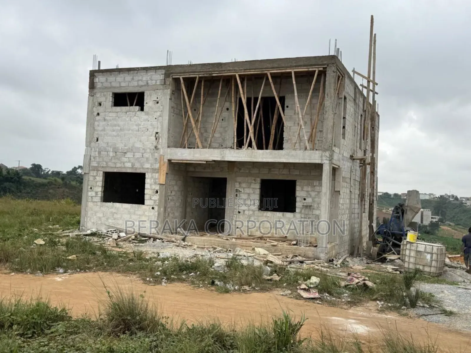 5chbre Duplex dans Beraka Corporation, Bingerville à Vendre