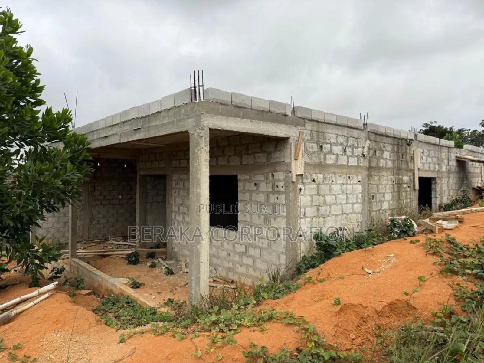 5chbre Duplex dans Beraka Corporation, Bingerville à Vendre