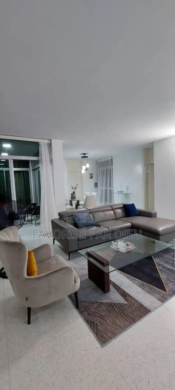 Furnished 2chbre Appartement dans Cocody à Louer