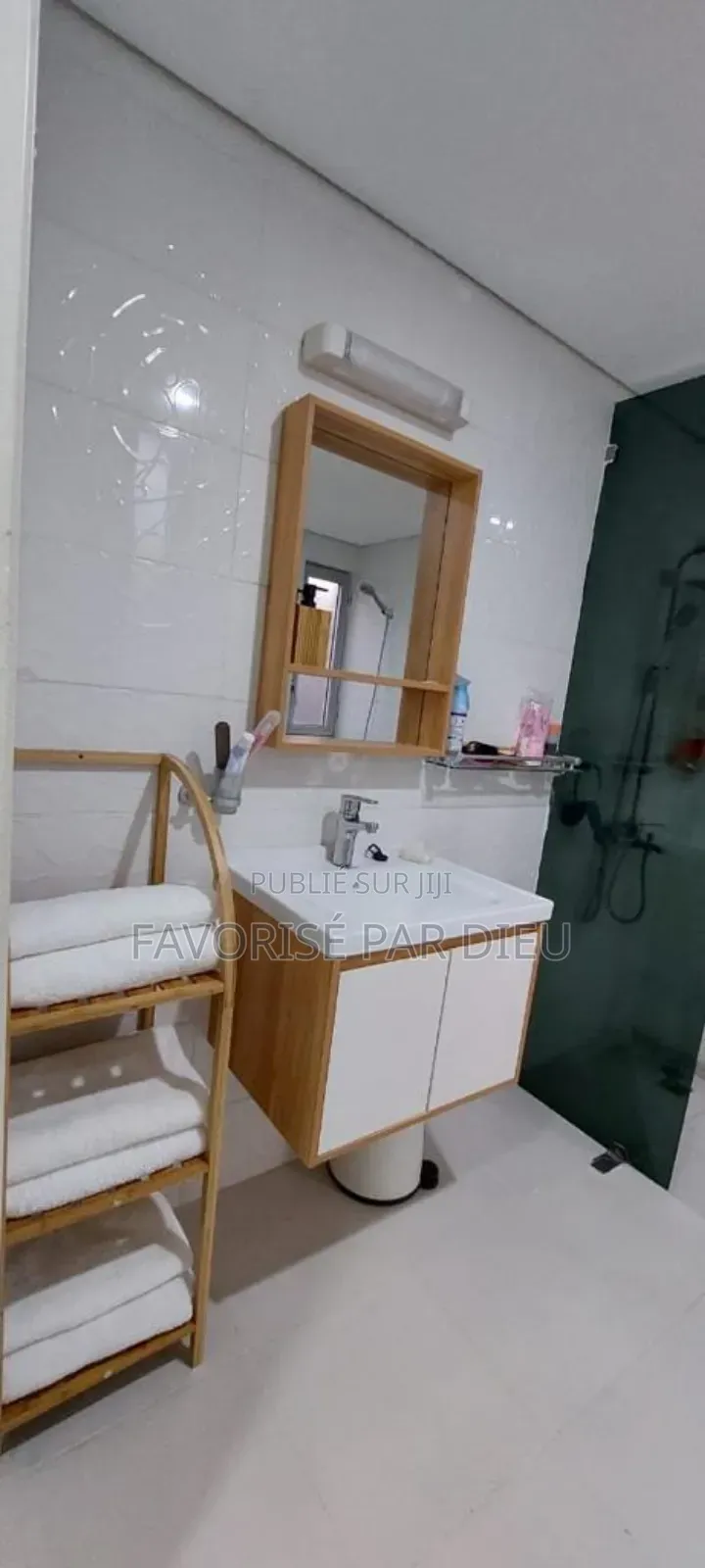 Furnished 2chbre Appartement dans Cocody à Louer