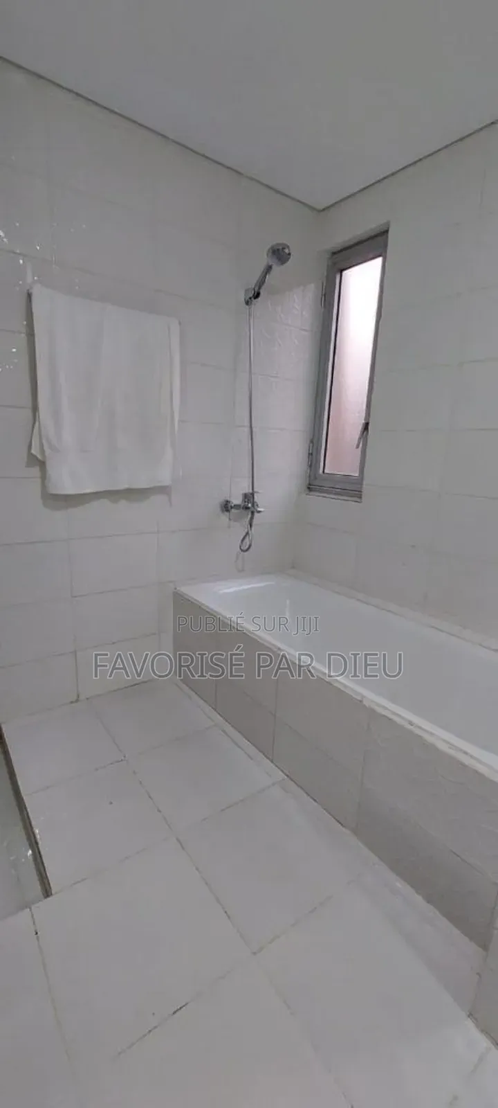 Furnished 2chbre Appartement dans Cocody à Louer