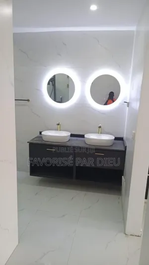 Furnished 3chbre Appartement dans Cocody à Louer