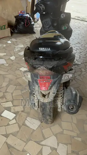 Yamaha 2010 Black