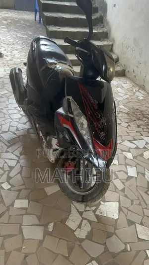 Photo - Yamaha 2010 Black