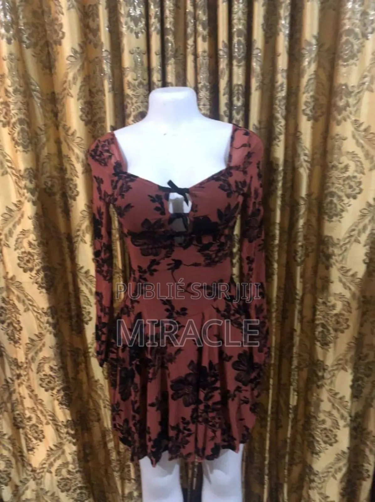 Chiques Robes Féminine Et Tee-Shirts De Bonne Qualité À Moindre Coût.