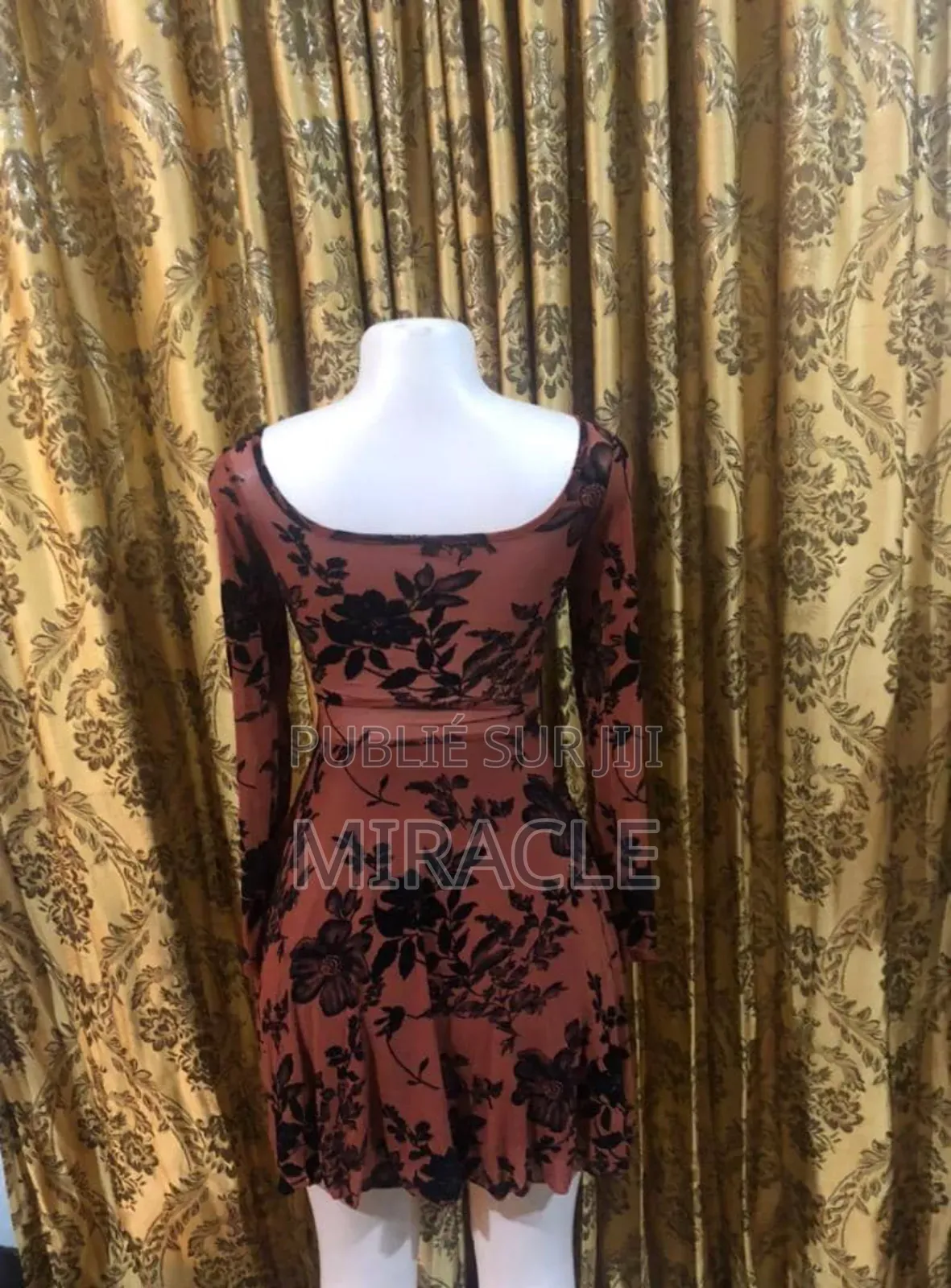 Chiques Robes Féminine Et Tee-Shirts De Bonne Qualité À Moindre Coût.