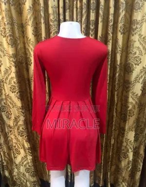 Chiques Robes Féminine Et Tee-Shirts De Bonne Qualité À Moindre Coût.