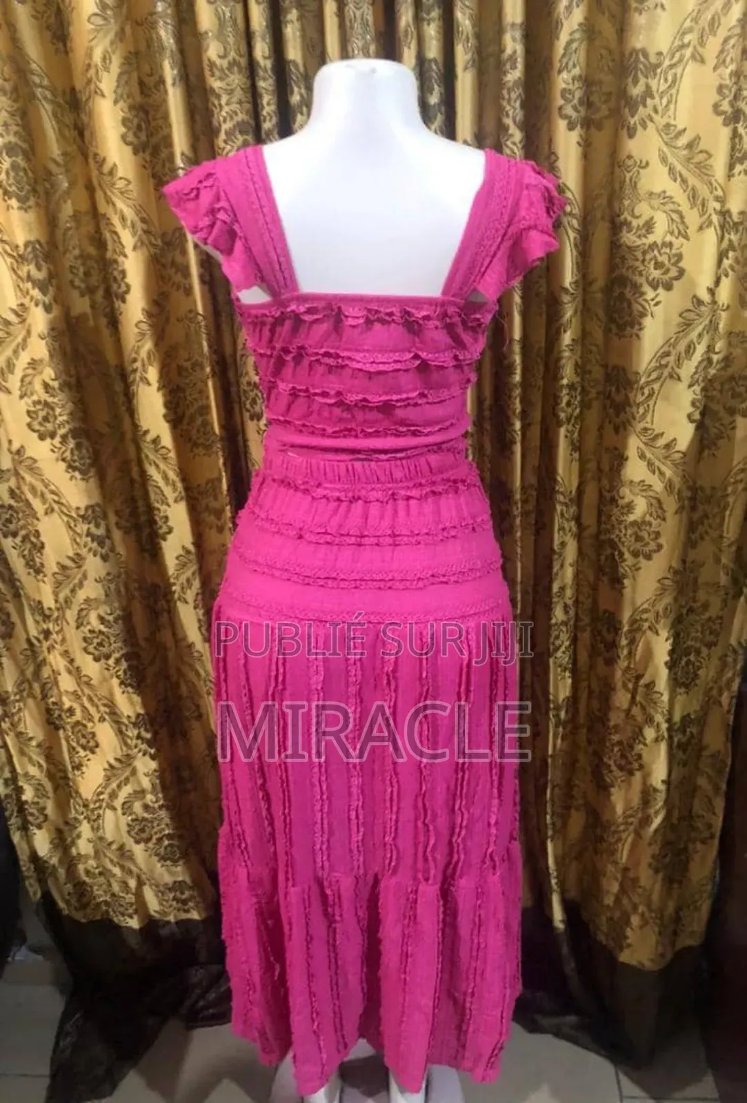 Chiques Robes Féminine Et Tee-Shirts De Bonne Qualité À Moindre Coût.