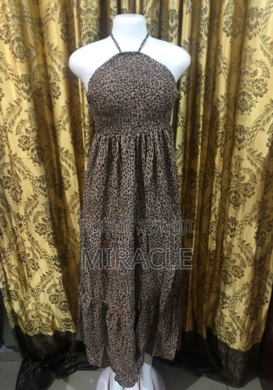 Chiques Robes Féminine Et Tee-Shirts De Bonne Qualité À Moindre Coût.