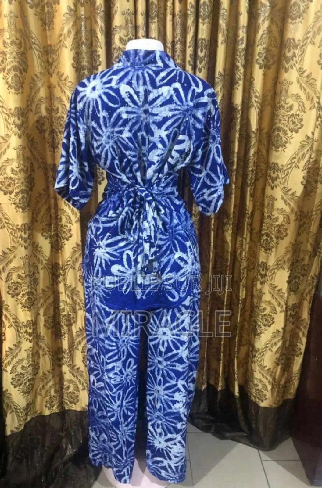 Chiques Robes Féminine Et Tee-Shirts De Bonne Qualité À Moindre Coût.