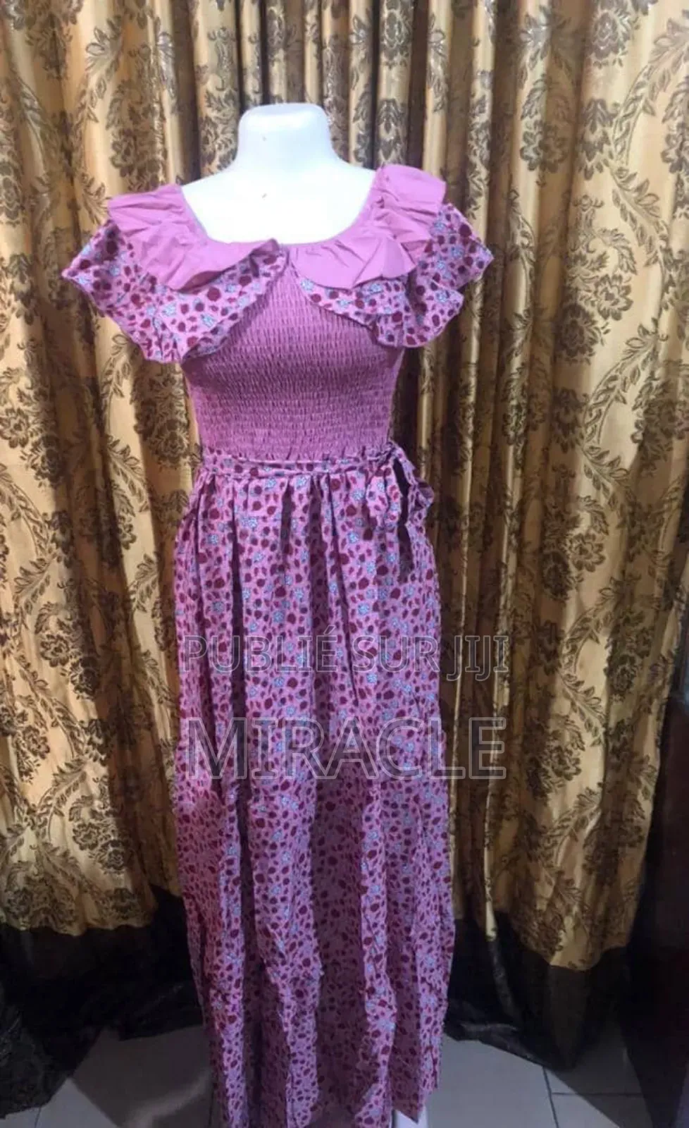 Chiques Robes Féminine Et Tee-Shirts De Bonne Qualité À Moindre Coût.