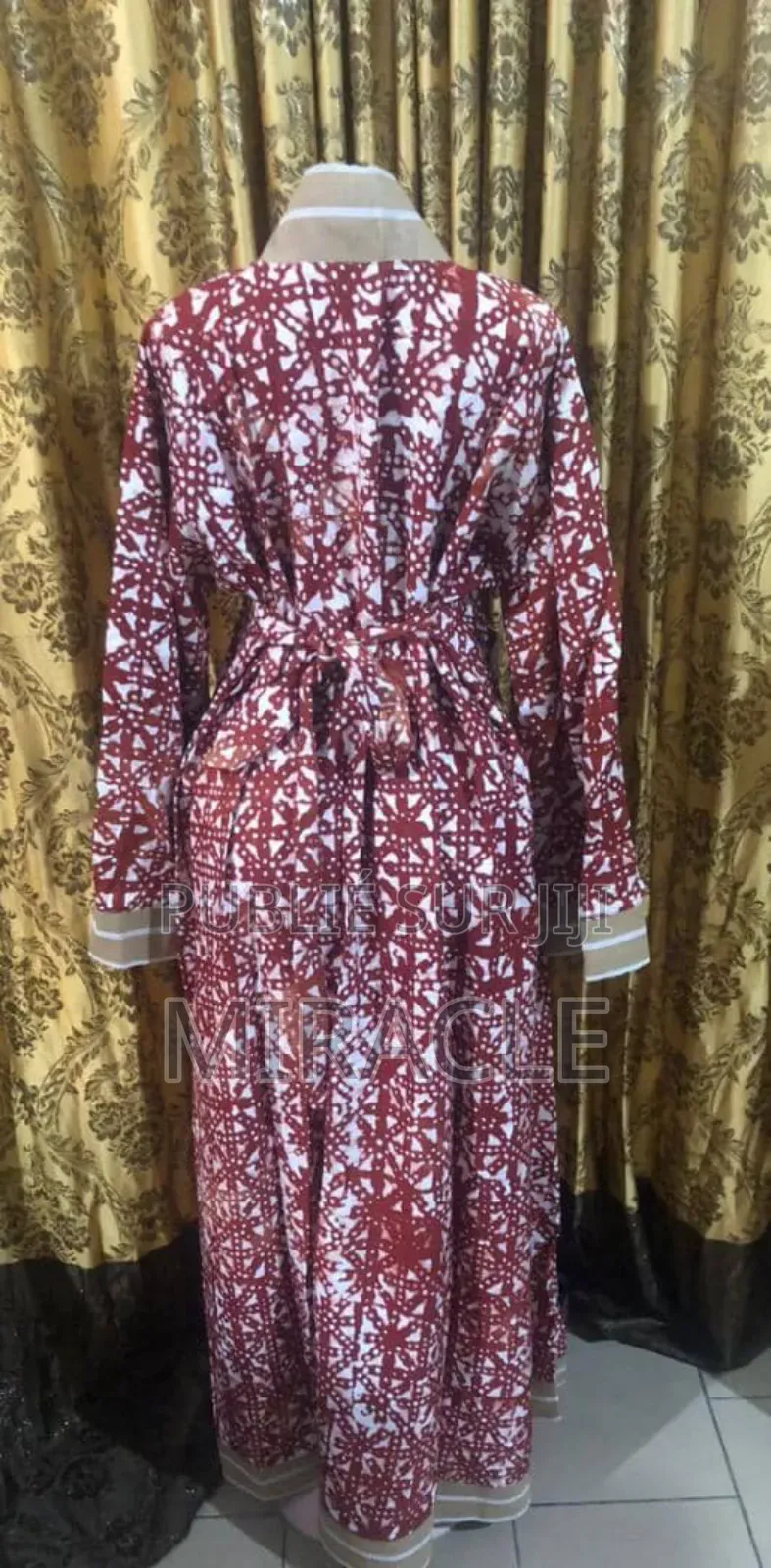 Chiques Robes Féminine Et Tee-Shirts De Bonne Qualité À Moindre Coût.