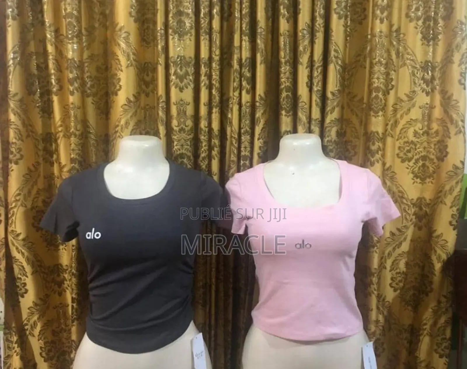 Chiques Robes Féminine Et Tee-Shirts De Bonne Qualité À Moindre Coût.