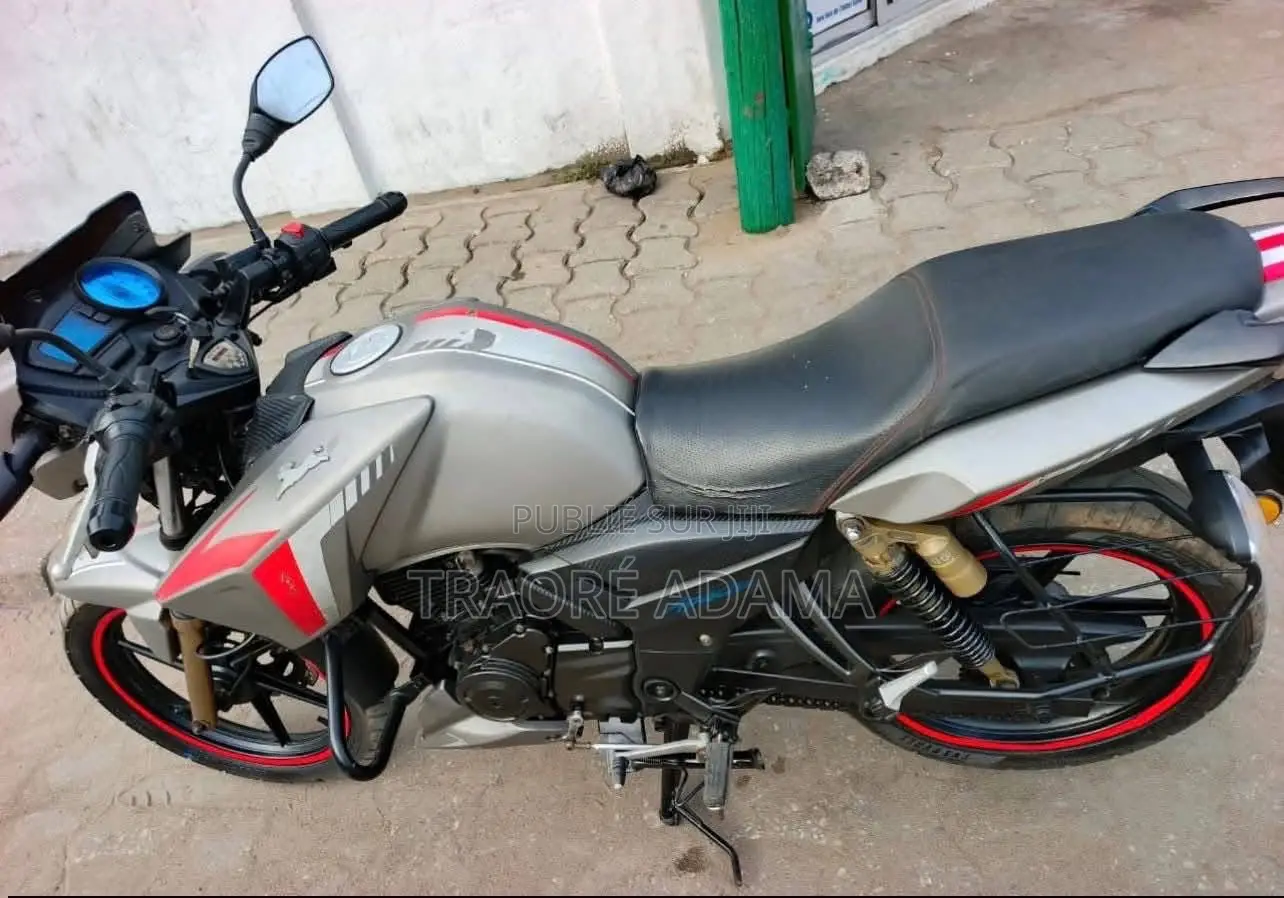 New TVS Apache 180 RTR 2018 Gris