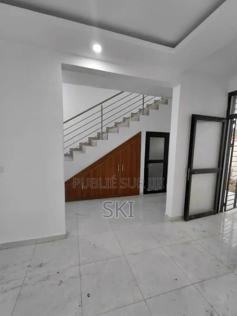 3chbre Duplex dans Bingerville à Louer