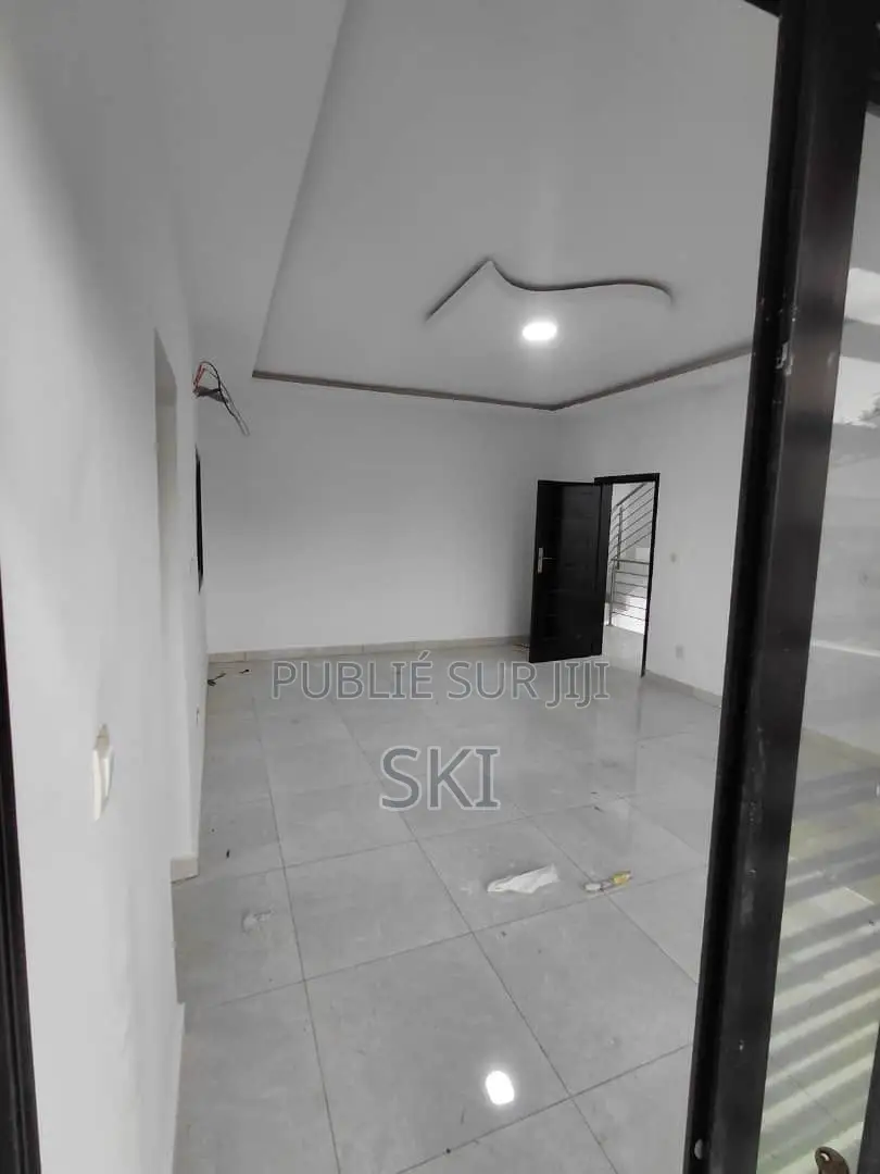 3chbre Duplex dans Bingerville à Louer