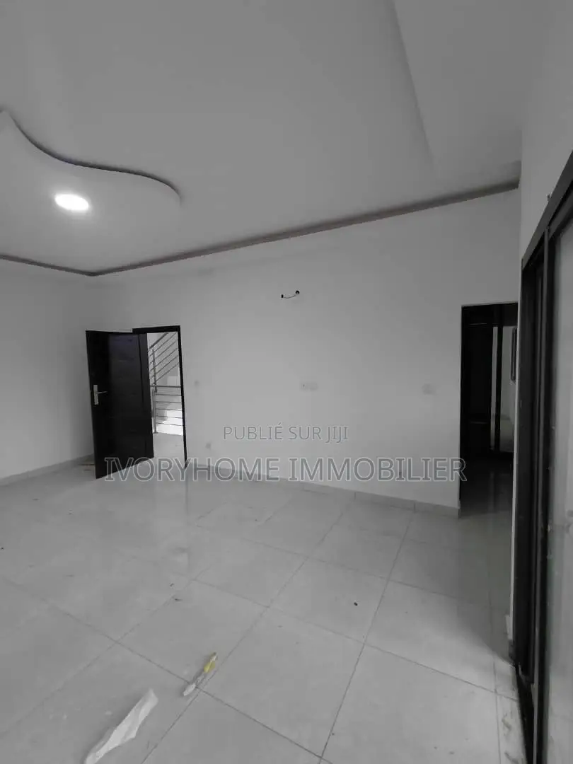 3chbre Duplex dans Bingerville à Louer