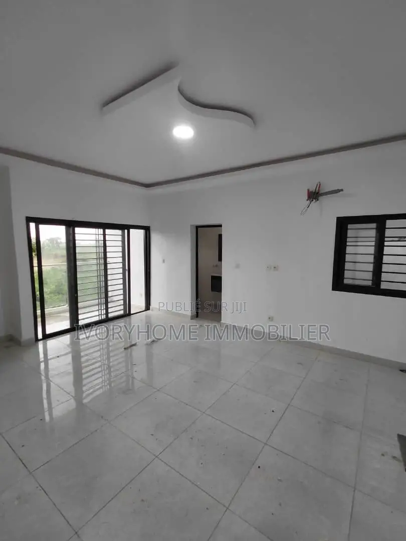 3chbre Duplex dans Bingerville à Louer