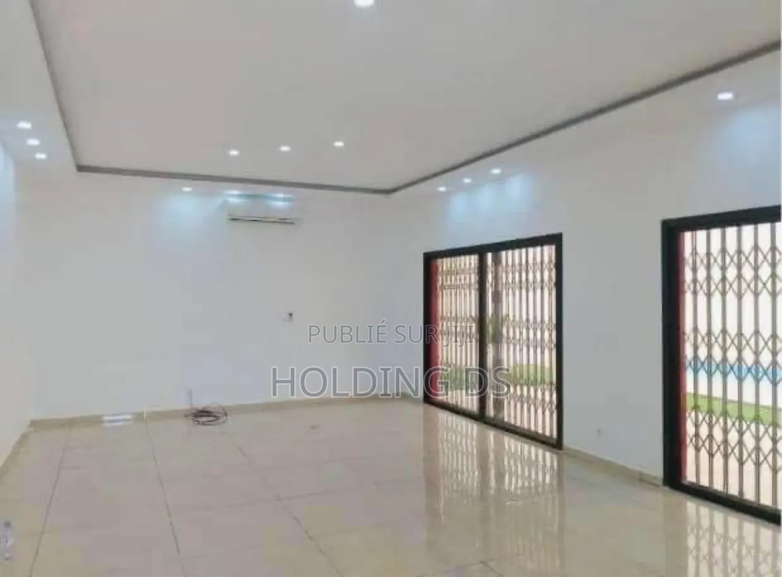 Furnished 4chbre Duplex dans Location Immobilière, Cocody à Vendre