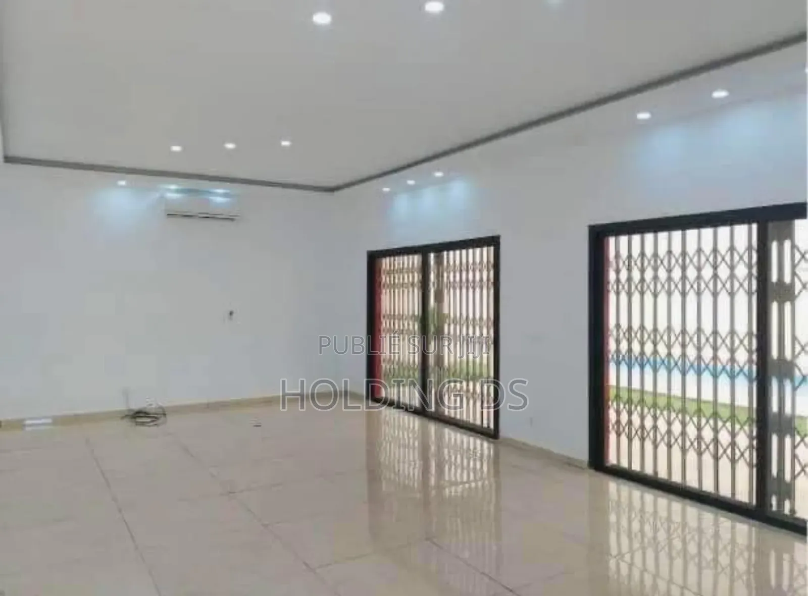 Furnished 4chbre Duplex dans Location Immobilière, Cocody à Vendre