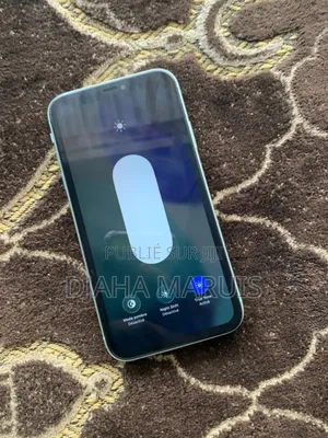 Photo - Apple iPhone 11 64 GB Vert